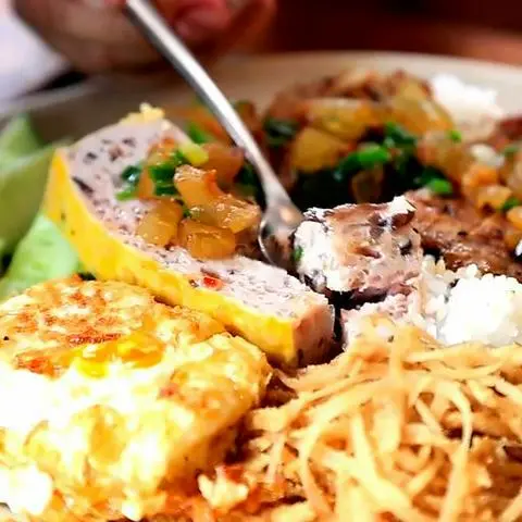 Hình ảnh Cơm tấm lạp xưởng - ốp la - bì - chả