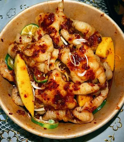 Hình ảnh Chân gà rút xương sốt thái