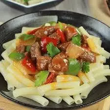 Hình ảnh Nui xào bò lúc lắc