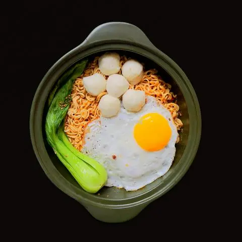 Hình ảnh Mì Trộn Cá Viên Trứng Ốp La
