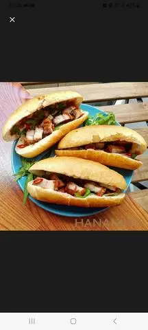 Hình ảnh Bánh Mì Heo Quay Da Giòn