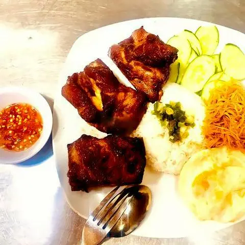 Hình ảnh Cơm tấm sườn bì ốp la - canh