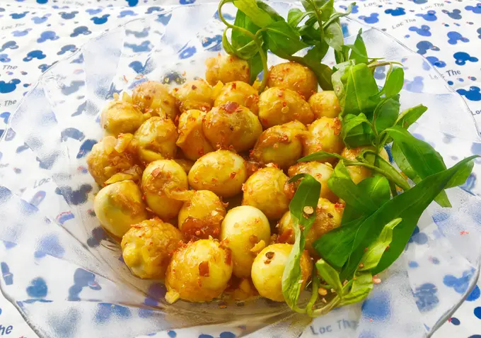 Hình ảnh Trứng Cút Lạt Xào Bơ Tỏi - 20 quả