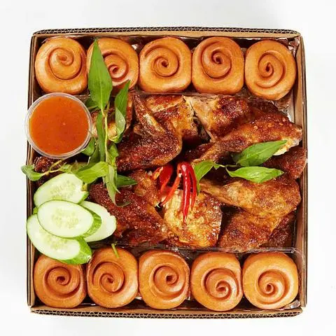 Hình ảnh 1 Gà nướng - 10 bánh bao