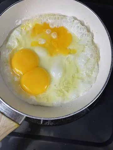 Hình ảnh trứng ốp la 2 tròng đỏ