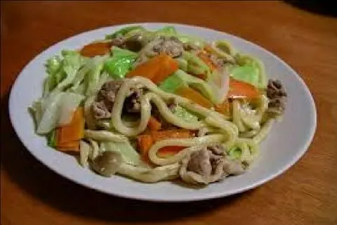 Hình ảnh Mì udon xào bò mỹ