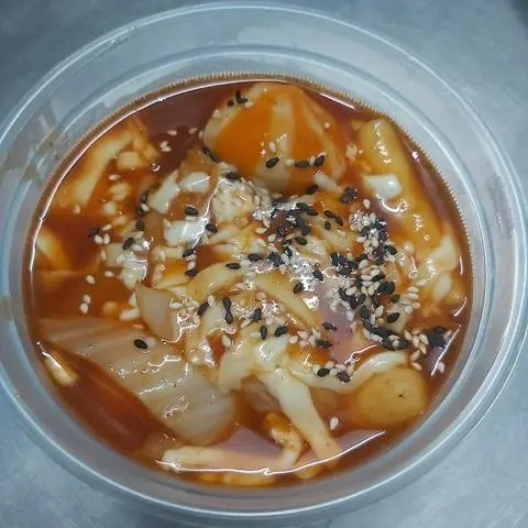 Hình ảnh Tokbokki Sốt Cay Phủ Phô Mai