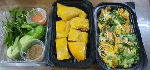 Hình ảnh Gà ta Tam Kỳ ủ muối nửa con