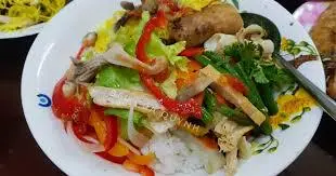 Hình ảnh Cơm Chay Thập Cẩm (có Heo Quay) & 1 Chai Nước
