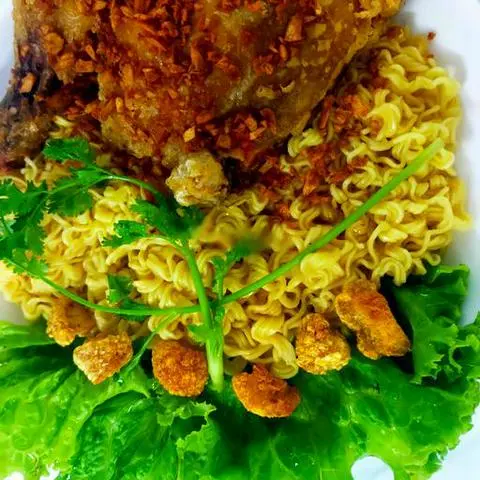 Hình ảnh Mì Gà Mắm Tỏi Góc 4 + 1 Ly CoCa + Canh