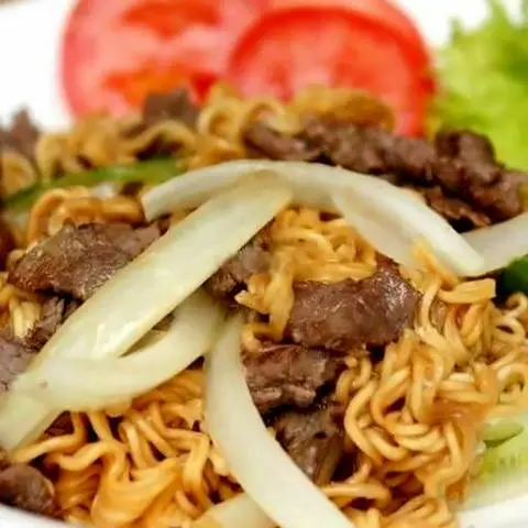 Hình ảnh Mì Bò Xào củ hành Đặc Biệt  + 1 Ly CoCa + Canh 