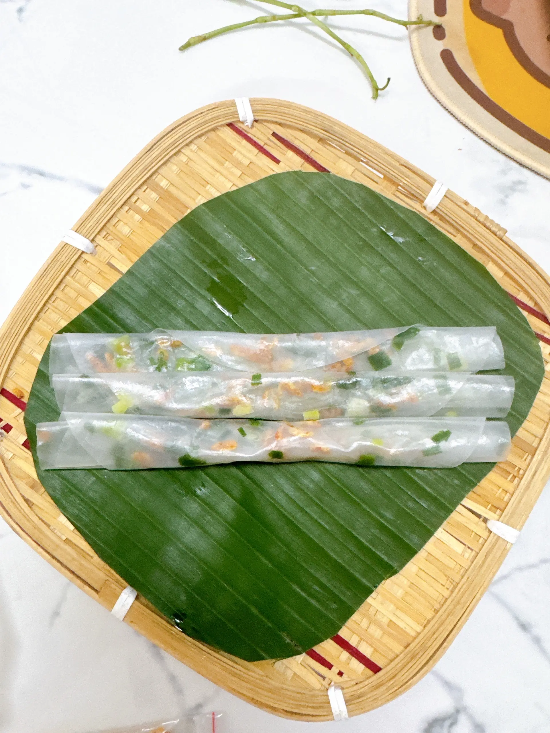 Hình ảnh Bánh tráng cuốn ruốc mỡ hành