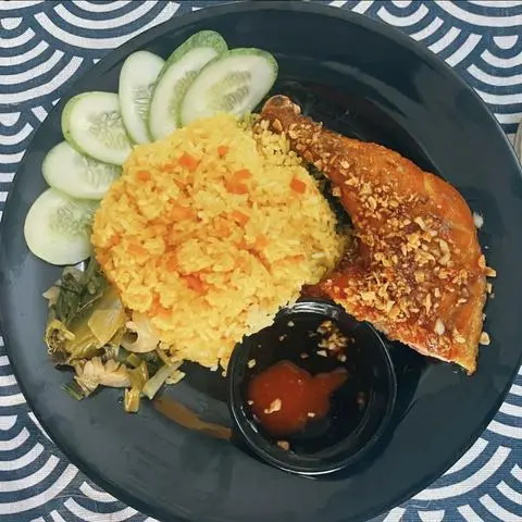 Hình ảnh Combo 2: Cơm gà cháy tỏi + canh rong biển/xà lách xoong