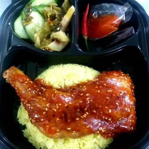 Hình ảnh Cơm gà lớn sốt Odi