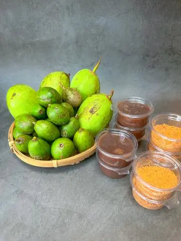 Hình ảnh 500gr xoài non mix cóc non gọt vỏ ướp lạnh kèm mắm muối