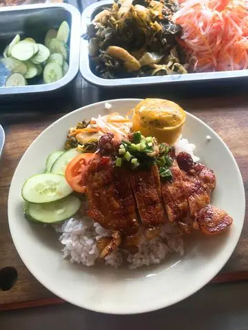 Hình ảnh cơm sườn chả