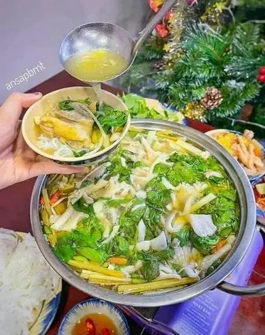 Hình ảnh Bún Gà Lá É Full Topping