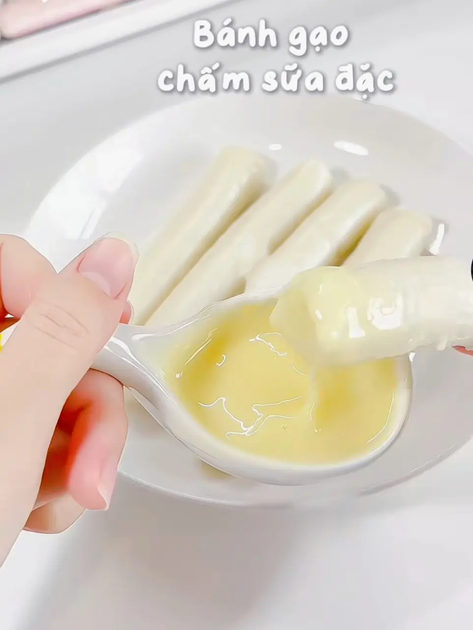 Hình ảnh Tokbokki (11 Bánh Gạo) Chấm Sữa Đặc
