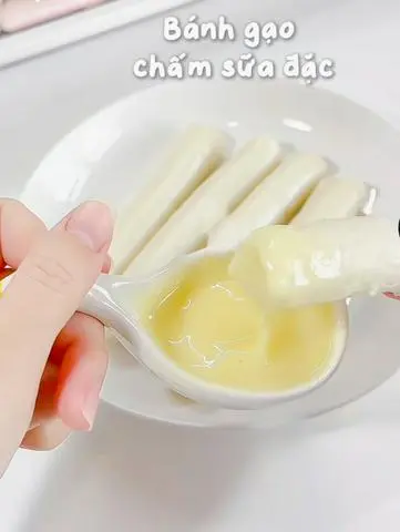 Hình ảnh Tokbokki (11 Bánh Gạo) Chấm Sữa Đặc