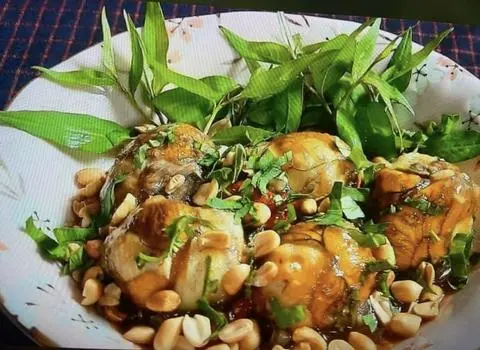 Hình ảnh Hột vịt lộn xào me