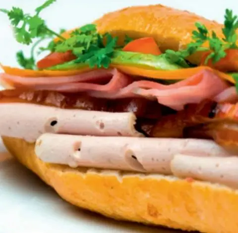 Hình ảnh Bánh mì thịt chả Đặc biệt