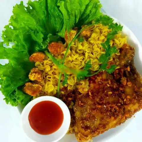 Hình ảnh Mì Gà chiên sốt Rô Ti Góc 4 + 1 Ly CoCa + Canh 