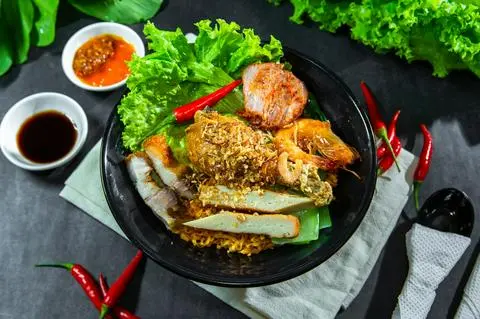 Hình ảnh Combo: 2 Mì Trộn Đặc Biệt - 1 Trà Tắc Ly Lớn