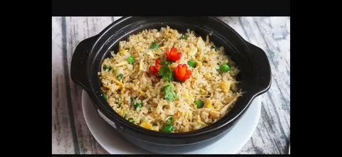 Hình ảnh cơm chiên gà xé cá mặn 