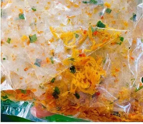 Hình ảnh Bánh Tráng Trộn Mỡ Hành Chà Bông