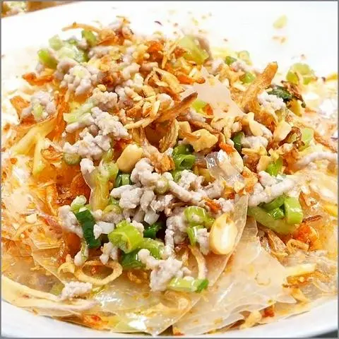 Hình ảnh Bánh Tráng Trộn Mỡ Hành Thịt Bằm