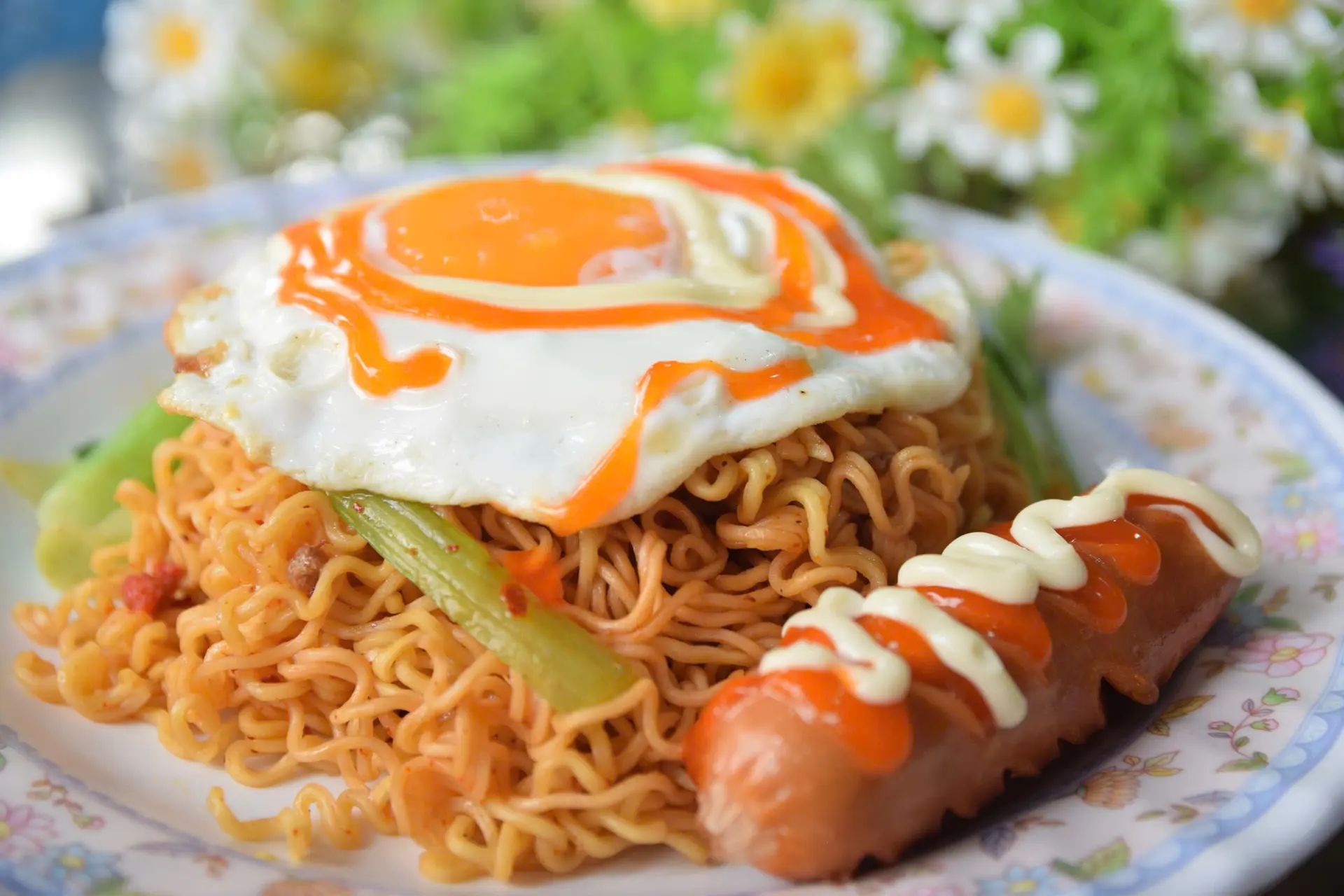 Hình ảnh mì trôn indomie trứng xúc xích 