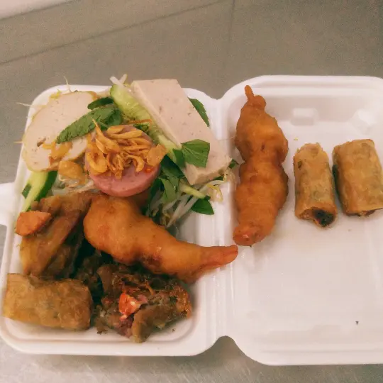 Hình ảnh Combo bánh ướt full topping - tôm/chả giò - khăn lạnh