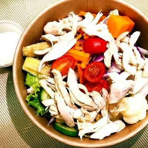 Hình ảnh Salad ức gà luộc - trứng