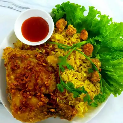Hình ảnh Mì Gà Mắm Tỏi + 1 Ly CoCa + Canh 