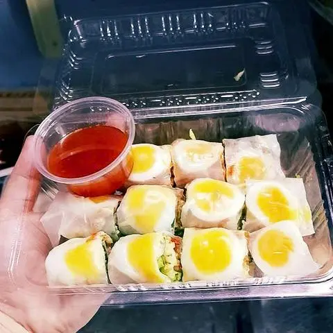 Hình ảnh Bánh tráng phơi sương cuốn lòng đào sốt muối tắc