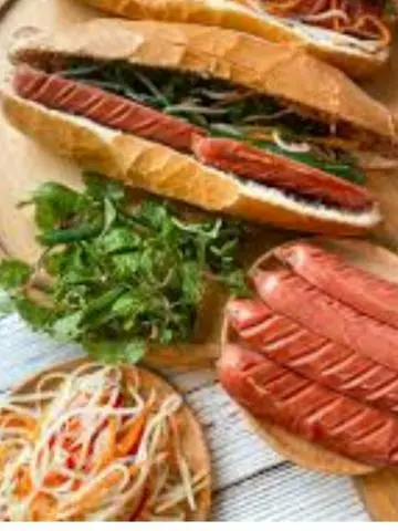 Hình ảnh Bánh mì xúc xích chiên