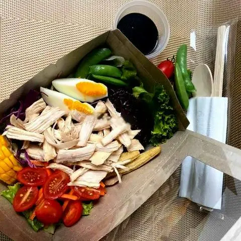 Hình ảnh Bún gạo lứt Ức Gà luộc - trứng