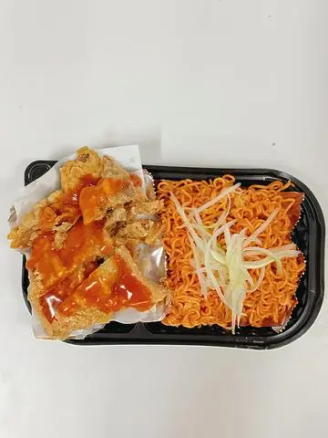 Hình ảnh Mì trộn da gà rán giòn