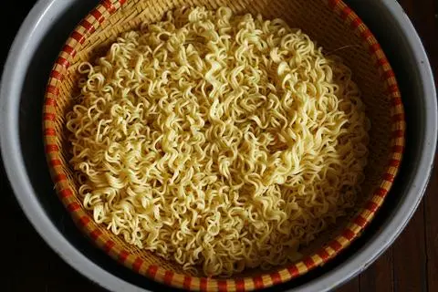 Hình ảnh Mì + nước lẩu