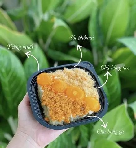 Hình ảnh Hộp bông lan trứng muối sốt phô mai