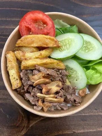 Hình ảnh cơm bò lúc lắc khoai tây