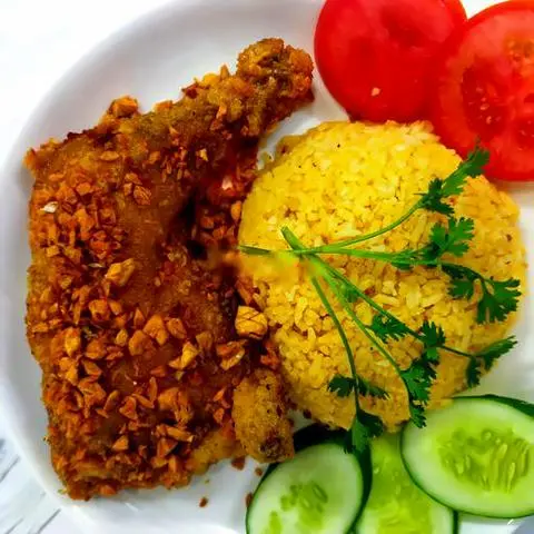 Hình ảnh Cơm Gà Mắm Tỏi Góc 4 + 1 Ly CoCa + Canh 