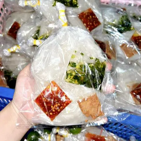 Hình ảnh Bánh tráng ớt rim mỡ hành