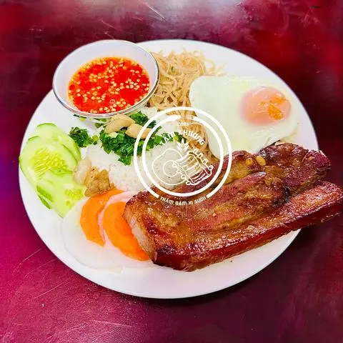 Hình ảnh Cơm tấm ba rọi + bì + ốp la 