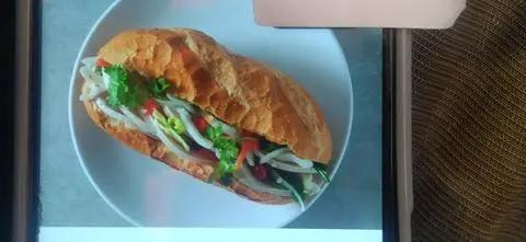 Hình ảnh Bánh mì chả cá trứng