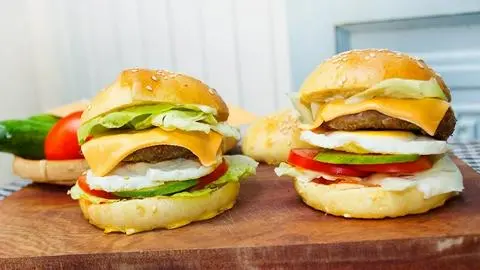 Hình ảnh Burger bò trứng phô mai