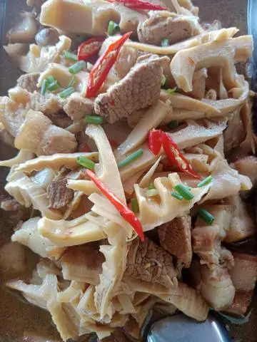 Hình ảnh Cơm Thịt Heo kho Măng 