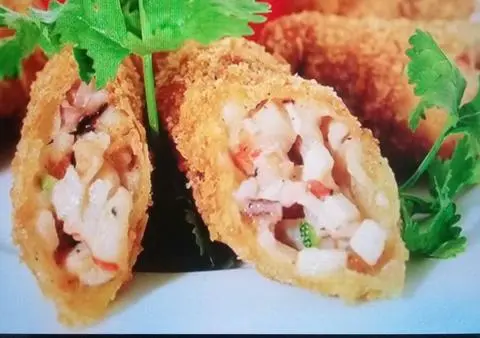 Hình ảnh Chả giò hải sản phô mai (1 cây)