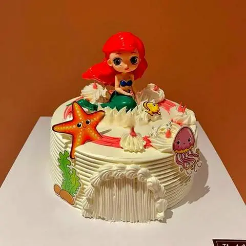 Hình ảnh Bánh kem tươi nàng tiên cá size 16-20cm