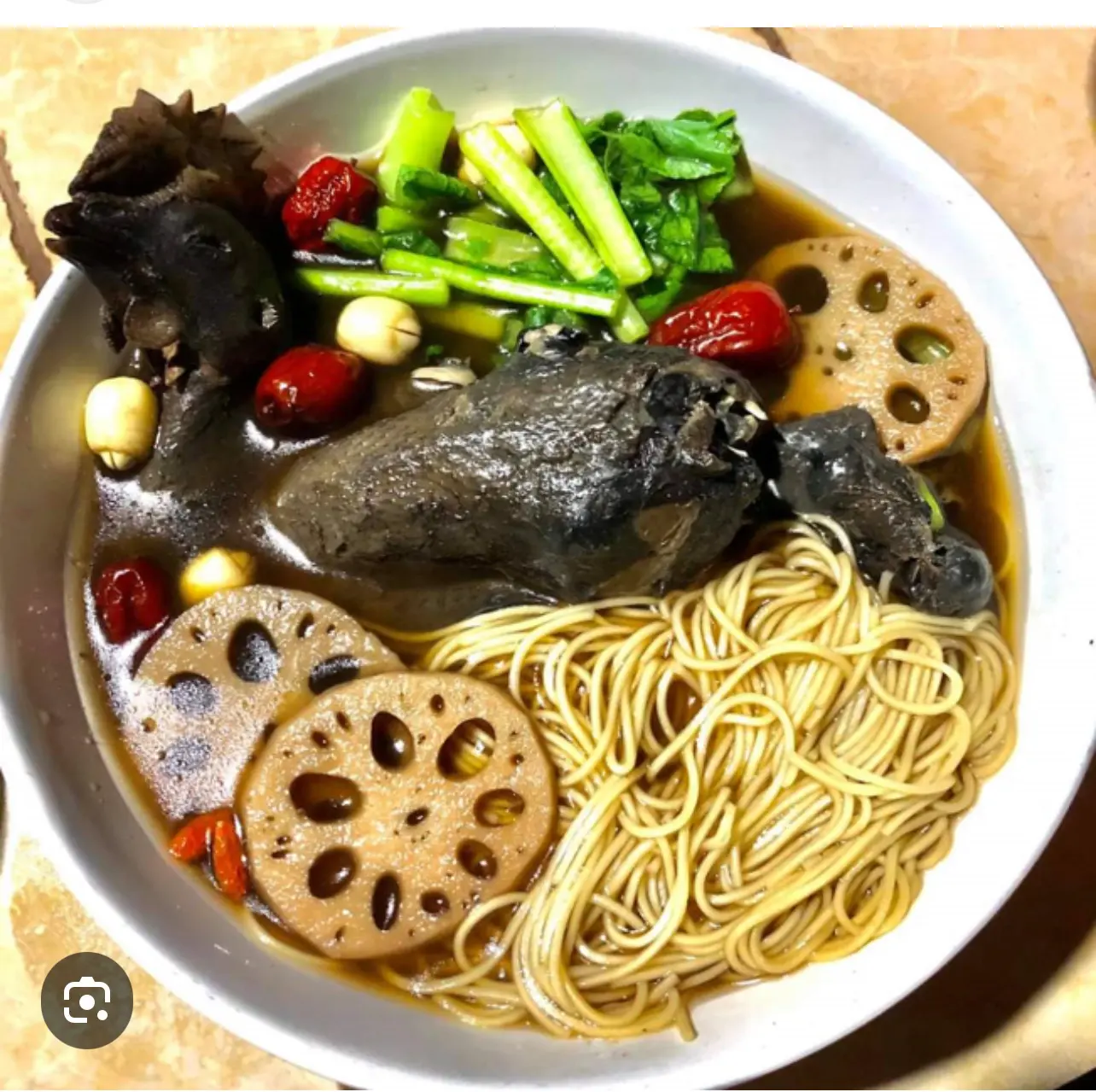 Hình ảnh Mì gà ác tiềm thuốc bắc ( rau cải thìa )